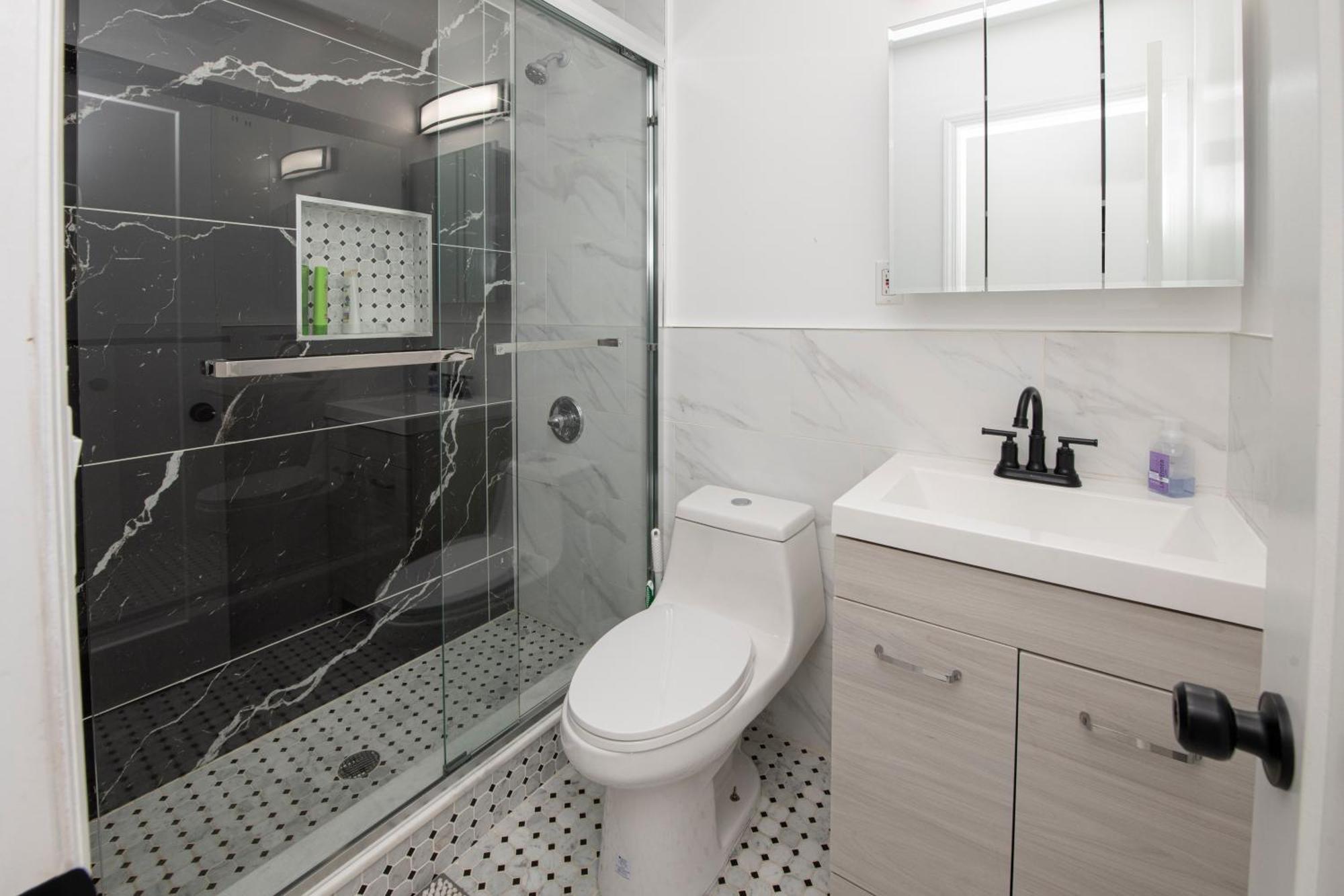 Sophisticated 4 Bedroom Duplex With Private Rooftop Apartment