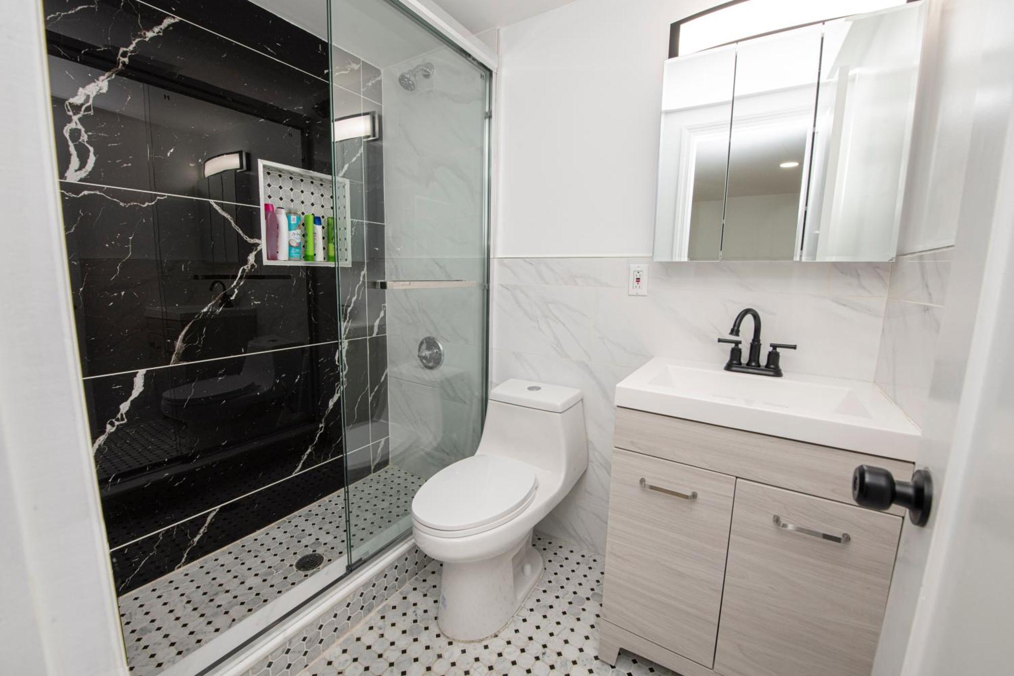 Sophisticated 4 Bedroom Duplex With Private Rooftop Apartment