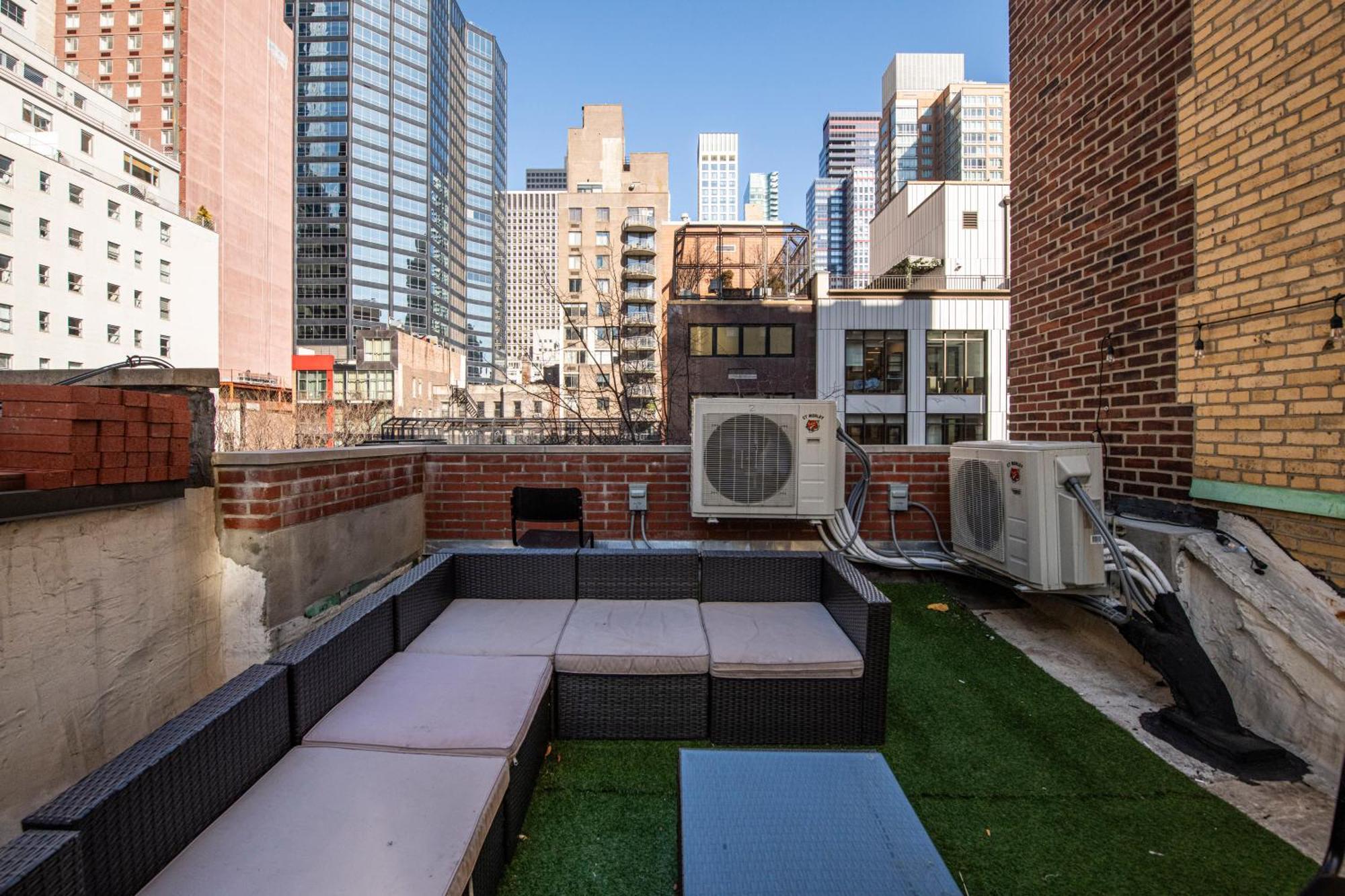 Apartment Sophisticated 4 Bedroom Duplex With Private Rooftop *